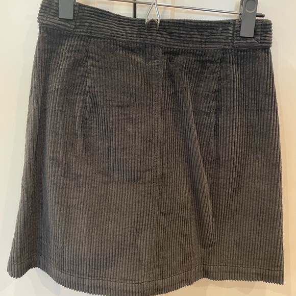 Madewell corduroy skirt with button detail and two front pockets; size 00 - Picture 2 of 2